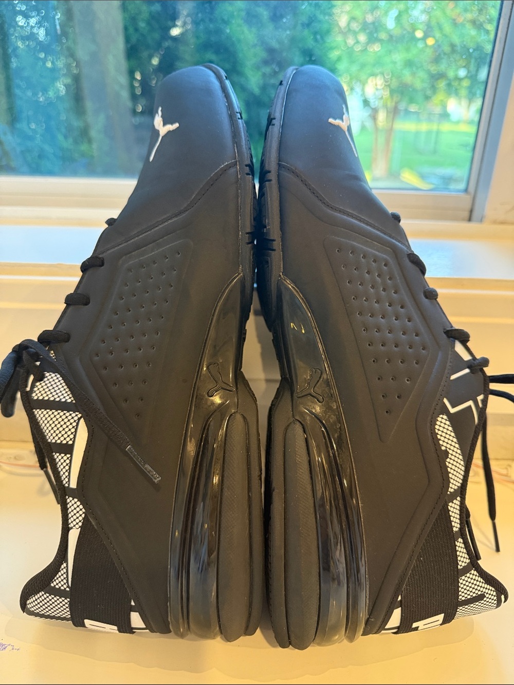 Puma Men’s Black Sneakers with White Puma Logos and Graphics Sz 12